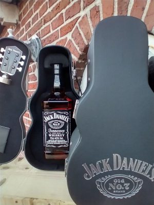 jack-daniel's-guitar-case-edition